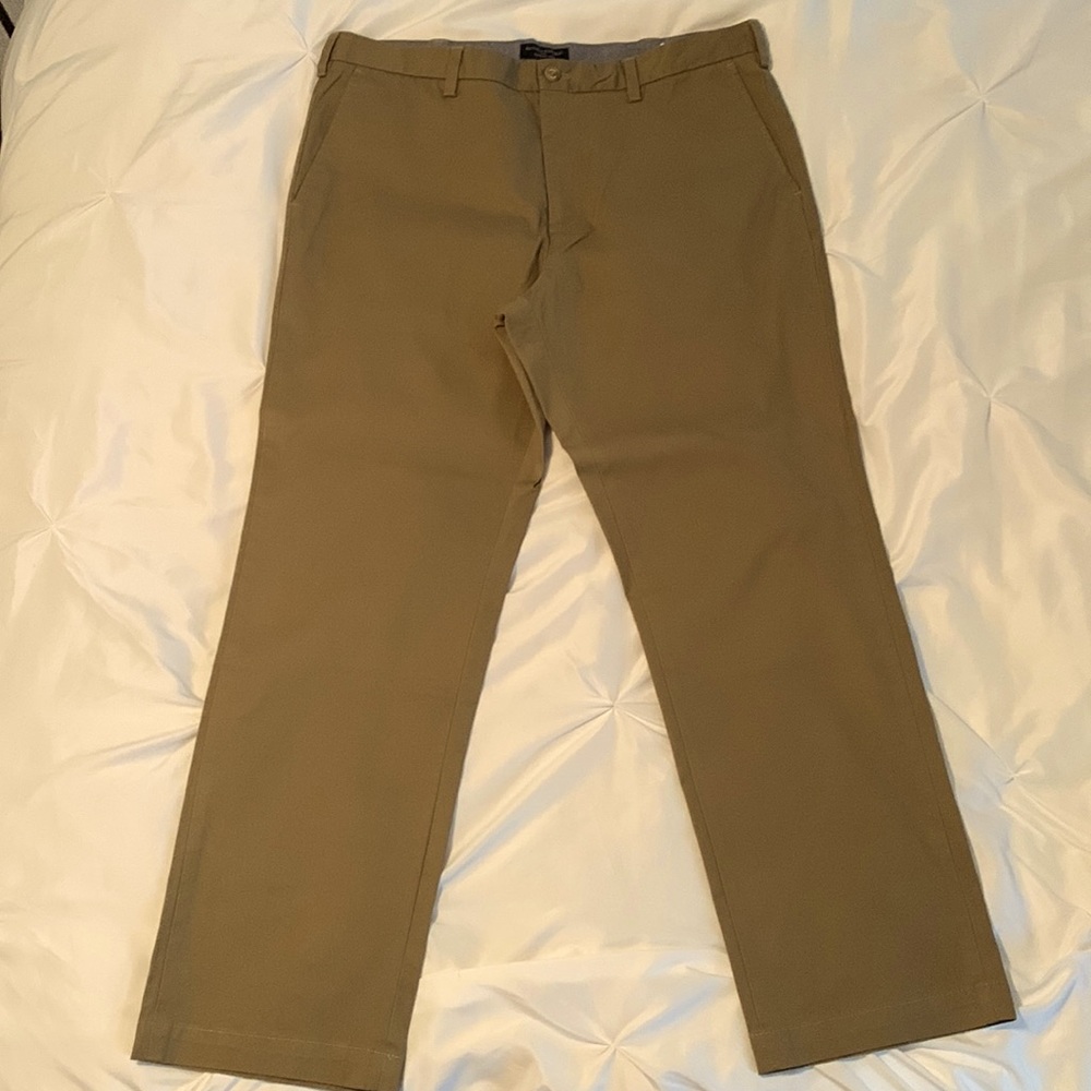 Men’s never worn Banana Republic chinos in acorn. Size 38x32